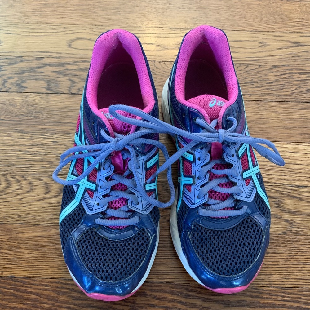 ASICS tennis shoes